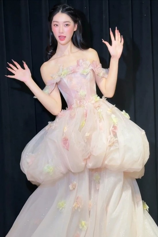 Gorgeous Fairy Off the Shoulder Long Prom Dresses Formal Evening Party Dresses with 3D Flowers XP101071 Gorgeous Fairy Off the Shoulder Long Prom Dresses Formal Evening Party Dresses with 3D Flowers XP101071
