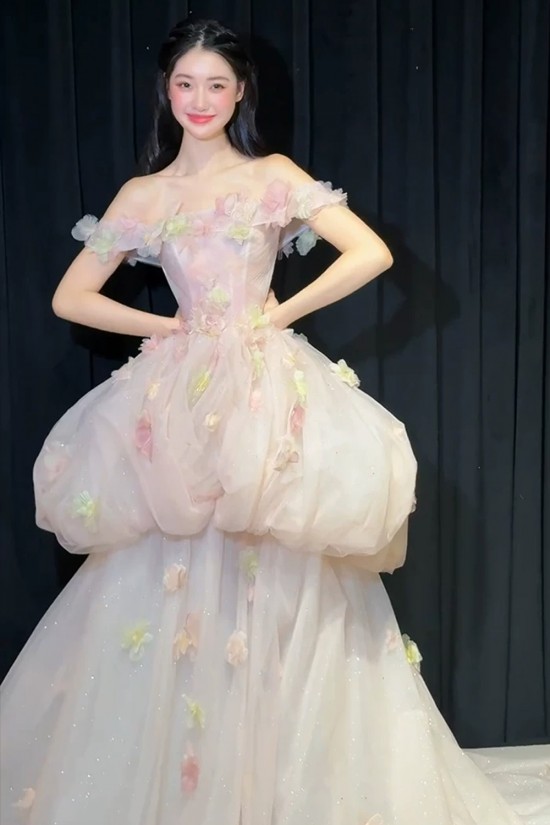 Gorgeous Fairy Off the Shoulder Long Prom Dresses Formal Evening Party Dresses with 3D Flowers XP101071 Gorgeous Fairy Off the Shoulder Long Prom Dresses Formal Evening Party Dresses with 3D Flowers XP101071